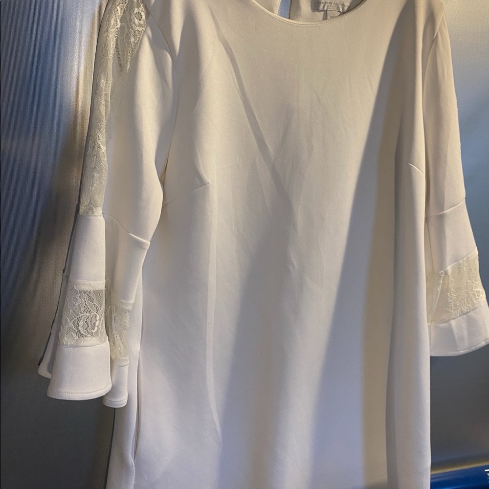 New York & Co. NWOT White Dress 3/4 bell sleeves, Lace insets in sleeves sz Lrg